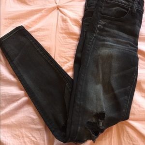 American Eagle Black Distressed Jeggings!